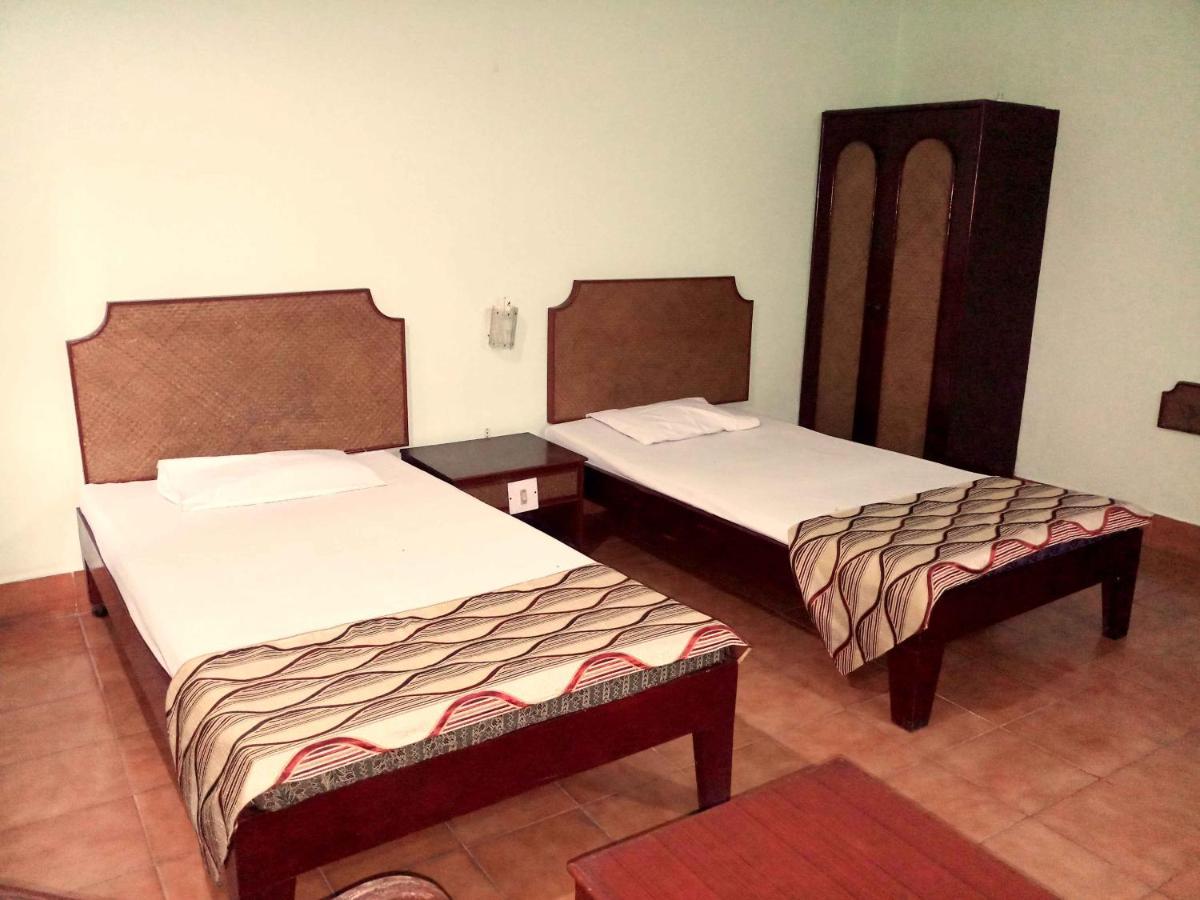 Hotel Indsurya Дібругарх Екстер'єр фото