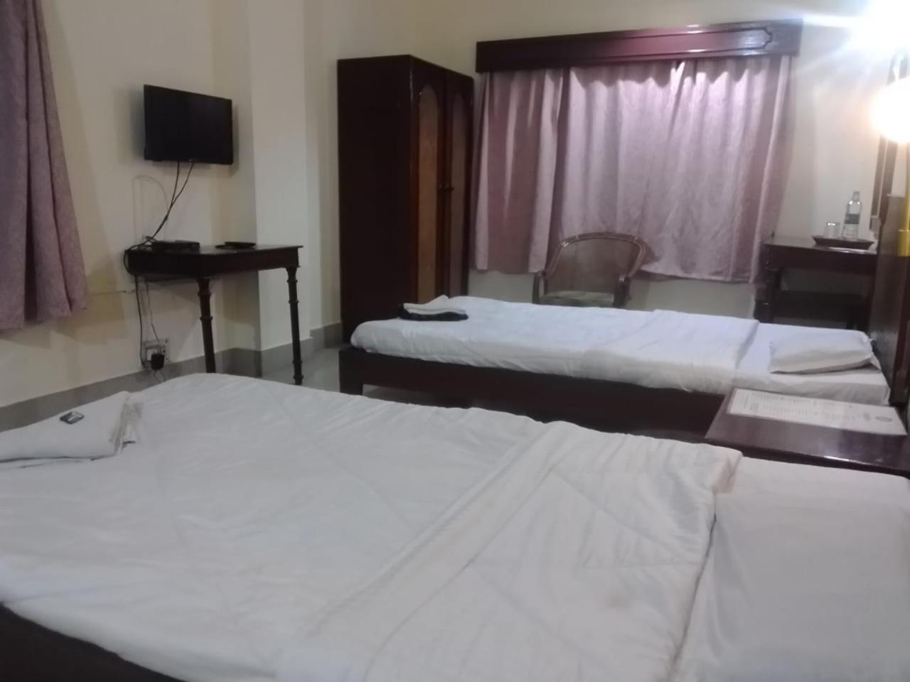 Hotel Indsurya Дібругарх Екстер'єр фото